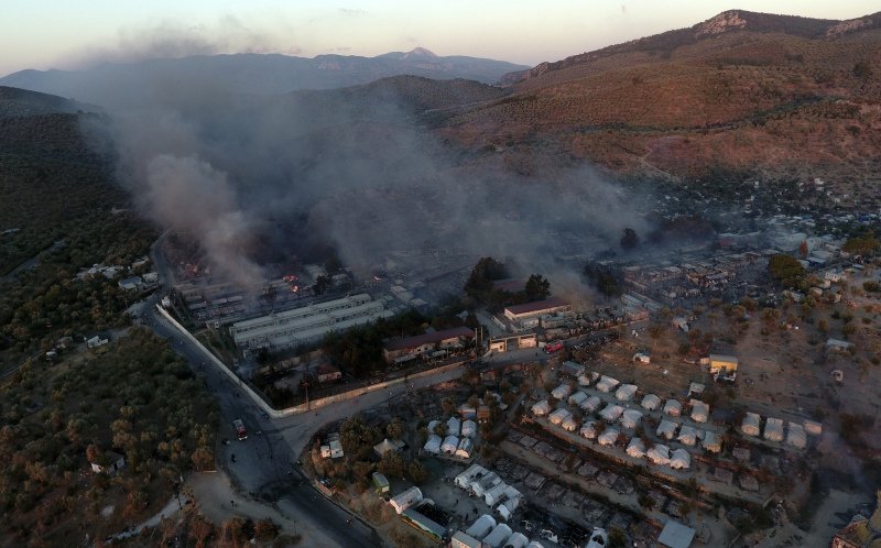 Μόρια εικόνες της φωτιάς από ψηλά