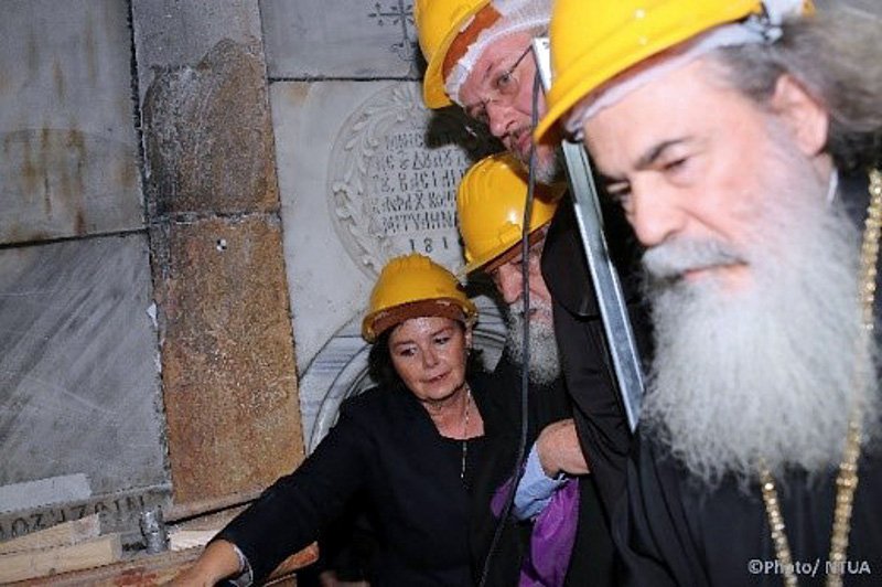 Επιστημονικά υπεύθυνη για τη μελέτη και το έργο της αποκατάστασης του Ιερού Κουβουκλίου του Παναγίου Τάφου στον Πανίερο Ναό της Αναστάσεως στα Ιεροσόλυμα, επικεφαλής της Διεπιστημονικής Ομάδας του ΕΜΠ για την προστασία μνημείων.