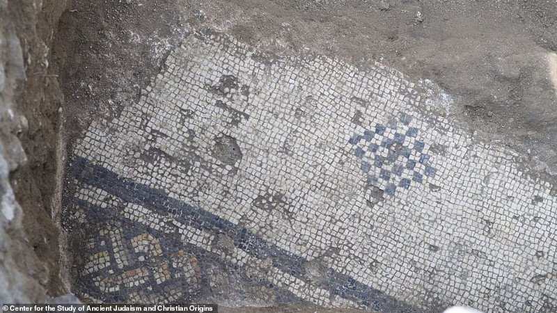 Μωσαϊκό στο εσωτερικό της εκκλησίας