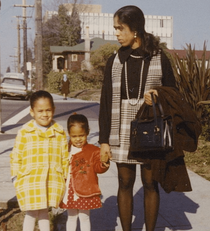 Με τη μητέρα της και την αδελφή της Μάγια στο Τορόντο / Ιnstagram