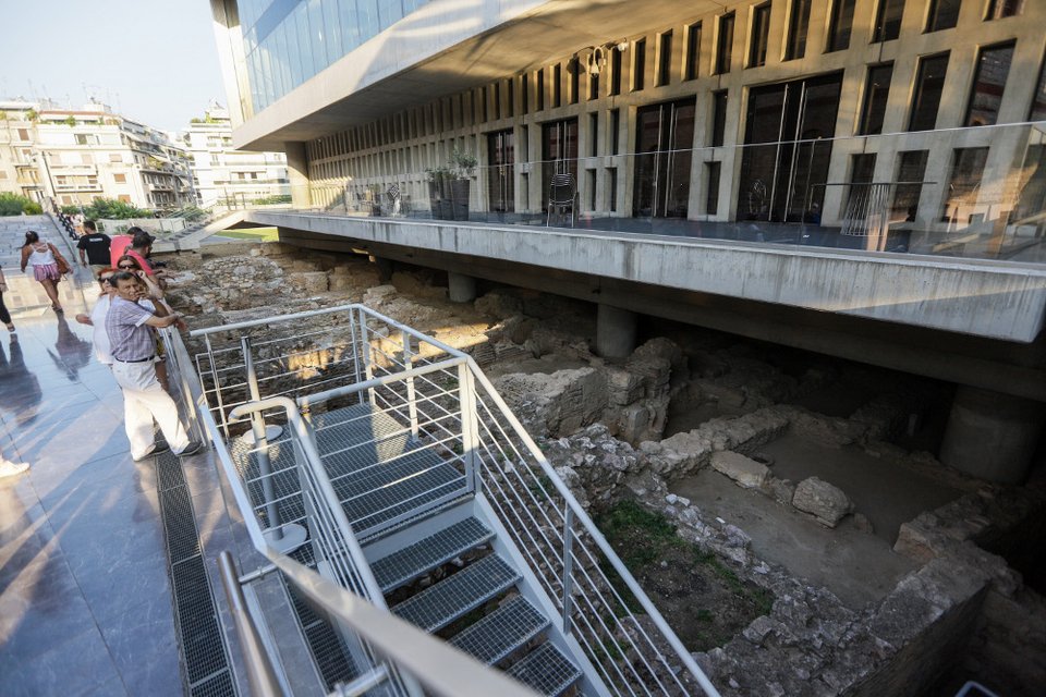 Τα πλούσια ευρήματα που παρέμειναν ανέπαφα κάτω από το Μουσείο της Ακρόπολης που κλείνει 10 χρόνια ζωής