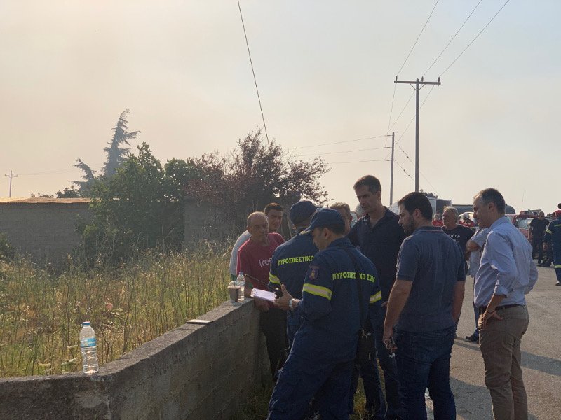 Στην Εύβοια ο Κώστας Μπακογιάννης για τη μεγάλη φωτιά που ξέσπασε