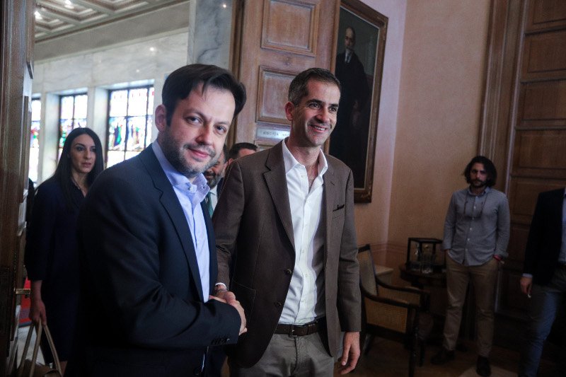 Ο Κώστας Μπακογιάννης μαζί με τον Γιώργο Μπρούλια / Φωτογραφία: EUROKINISSI