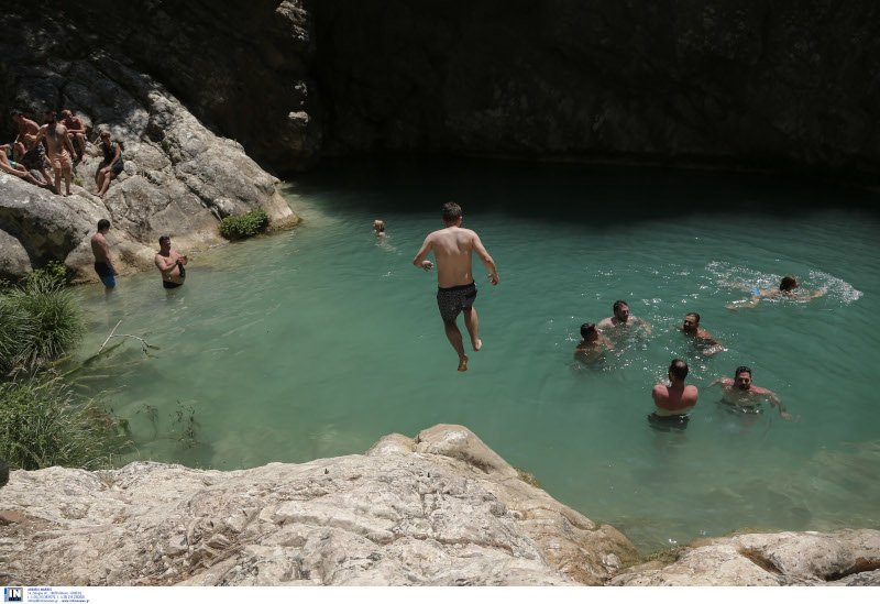 Κολύμπι σε λίμνη στο Πολυλίμνιο