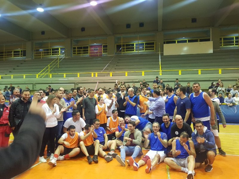 Φιλανθρωπικός αγώνας μπάσκετ της ΟΝΝΕΔ με βουλευτές και στελέχη της ΝΔ για την Κιβωτό του Κόσμου