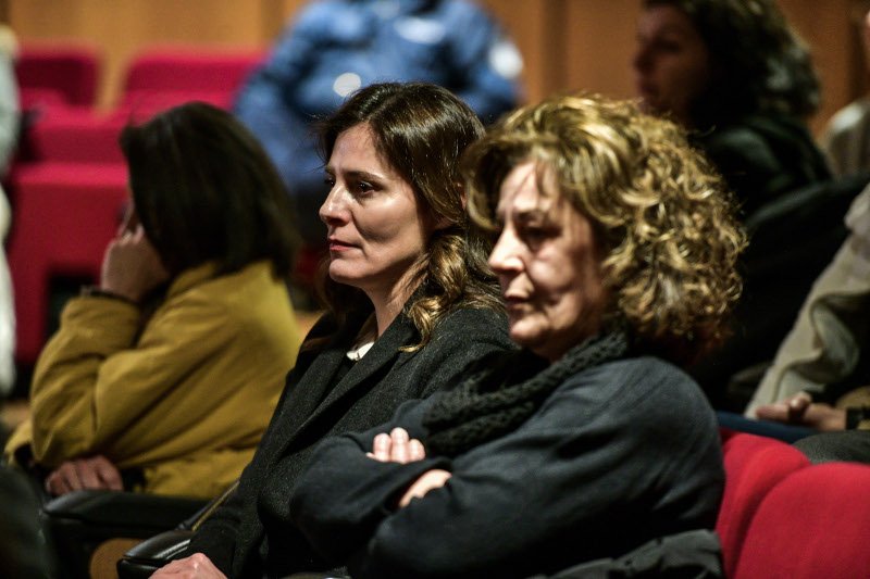 H Περιστέρα Μπαζιάνα καθότα σε όλη τη διάρκεια της δίκης δίπλα στη Μάγδα Φύσσα/ Φωτογραφία: Τατιάνα Μπόλαρη/Eurokinissi