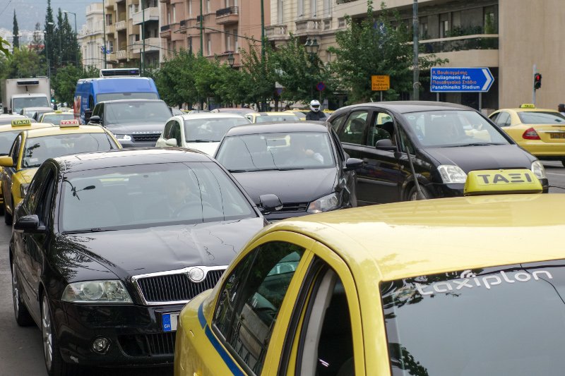 Μπλοκαρισμένα τα αυτοκίνητα στην Βασιλίσσης Σοφίας