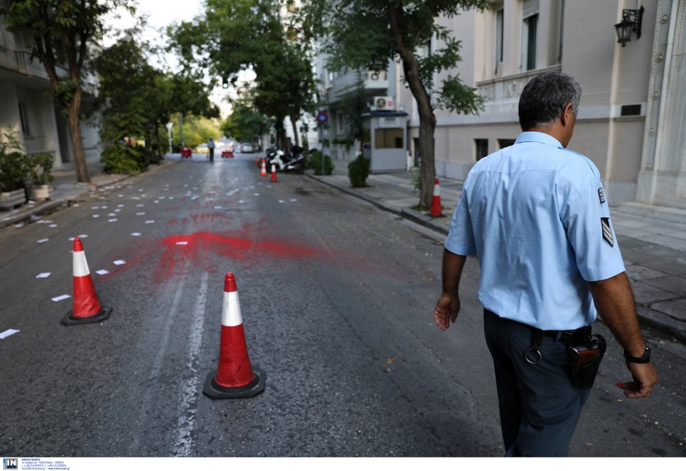 Αγνωστοι πέταξαν μπογιές στην τουρκική πρεσβεία στην Αθήνα