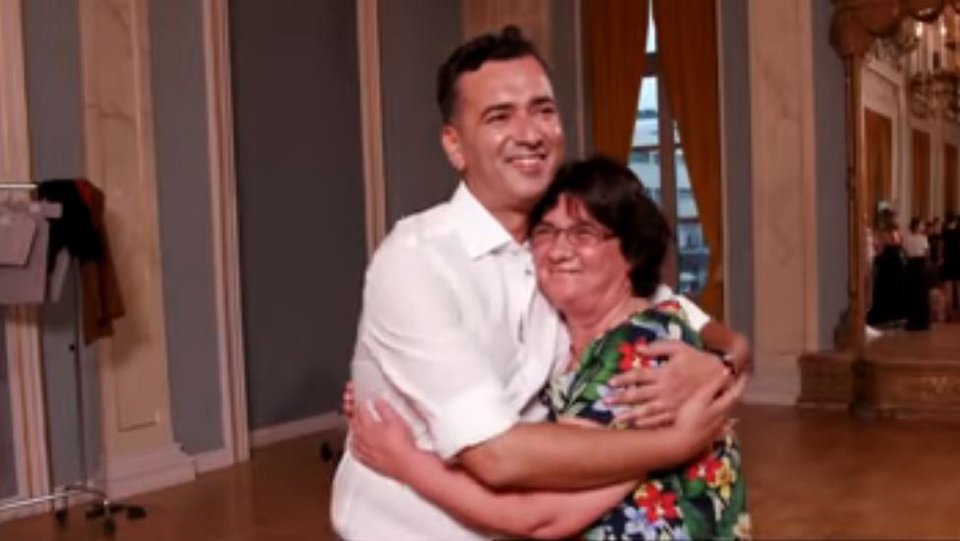 Ο Άγγελος Μπράτης μας συστήνει την μητέρα του, Έλλη