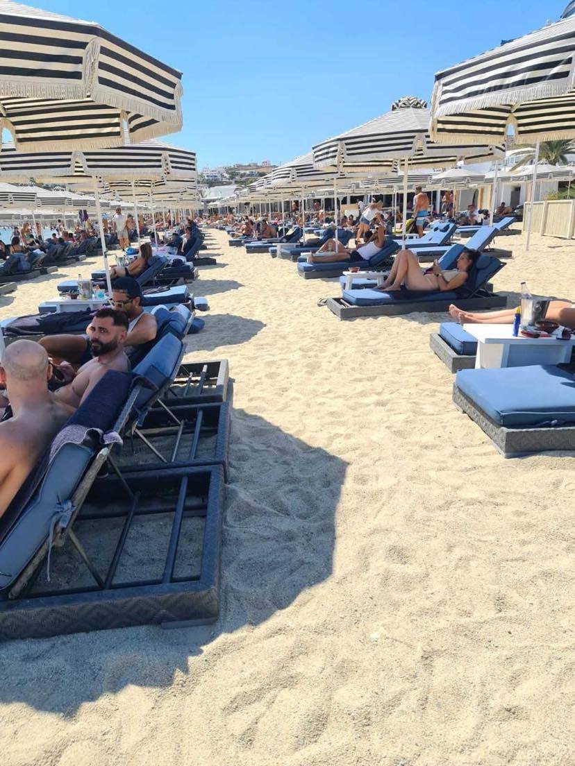 Μύκονος: Εβαλαν... μυαλό μετά τους σαρωτικούς ελέγχους Χρυσοχοΐδη -Δείτε εικόνες από τις παραλίες
