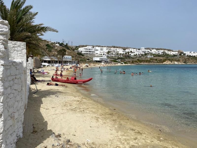 Χωρίς μουσική και με τους rich and famous του πλανήτη να μην βρίσκονται εκεί