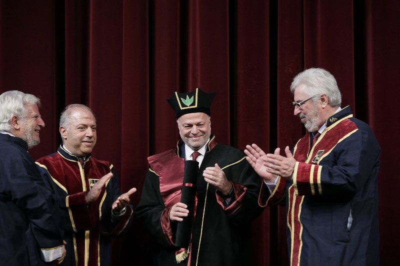 Ο Ευάγγελος Γ. Μυτιληναίος κατά την αναγόρευσή του σε Επίτιμο Διδάκτορα του Τμήματος Οργάνωσης και Διοίκησης Επιχειρήσεων της Σχολής Οικονομικών, Επιχειρηματικών και Διεθνών Σπουδών του Πανεπιστημίου Πειραιώς