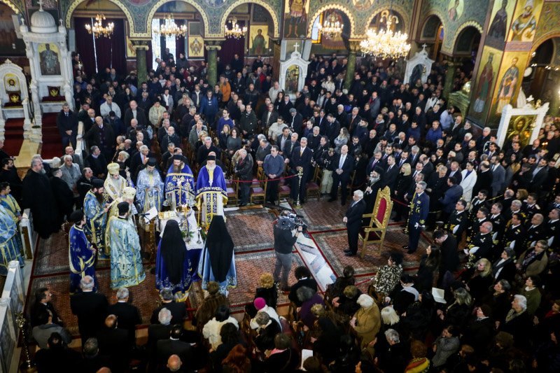 Εορτασμός των Θεοφανείων στον Ι.Ναό της Αγίας Τριάδος στον Πειραιά χοροστατούντος του Αρχιεπισκόπου Ιερώνυμου και παρουσία της πολιτικής και στρατιωτικής ηγεσίας