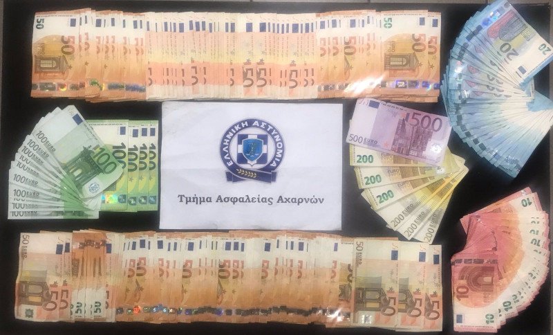 Τα μετρητά που εντόπισε η ΕΛ.ΑΣ.