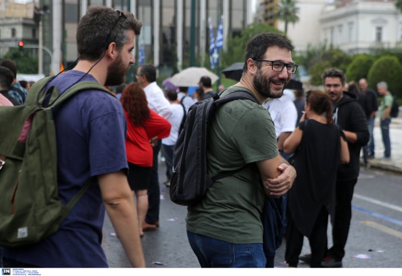 Ο Νάσος Ηλιόπουλος με σακίδιο στην πορεία