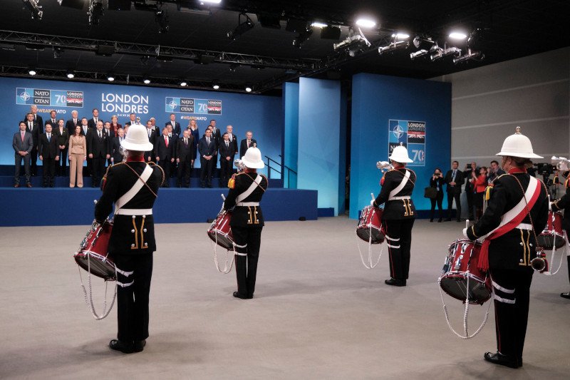 Κατά τη διάρκεια της φωτογράφισης των ηγετών