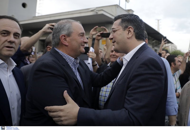 Ο ένθερμος χαιρετισμός του Κώστας Καραμανλή με τον Περιφερειάρχη Κεντρικής Μακεδονίας Απόστολο Τζιτζικώστα