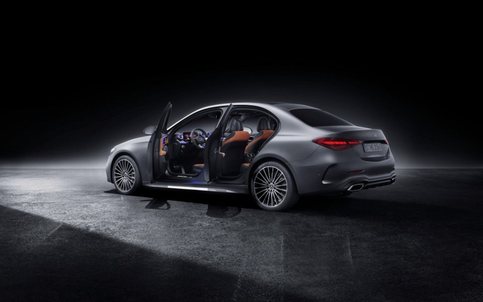 Η Mercedes παρουσιάζει τη νέα C-Class