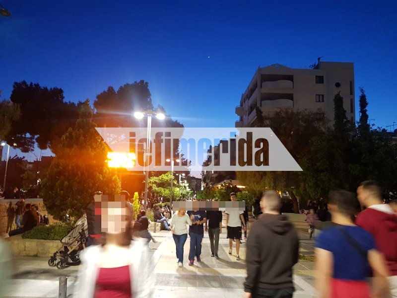 Κοσμοσυρροή στην πλατεία Νέας Σμύρνης
