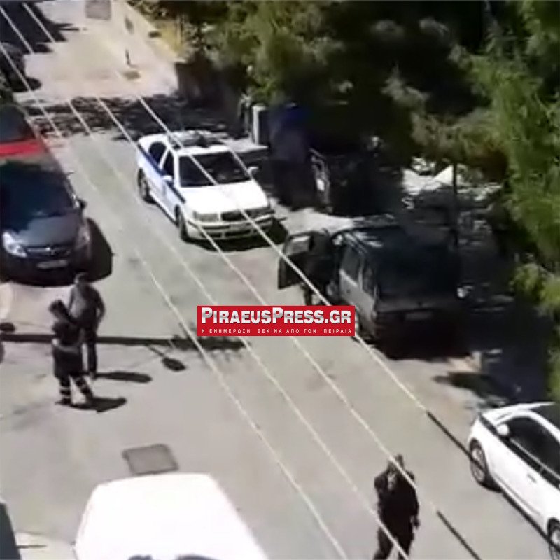 Ανδρες της ΕΛ.ΑΣ. σε δρόμο