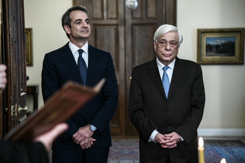 Κυριάκος Μητσοτάκης και Προκόπης Παυλόπουλος στην ορκωμοσία/ Φωτογραφία:EUROKINISSI/ΜΙΧΑΛΗΣ ΚΑΡΑΓΙΑΝΝΗΣ)