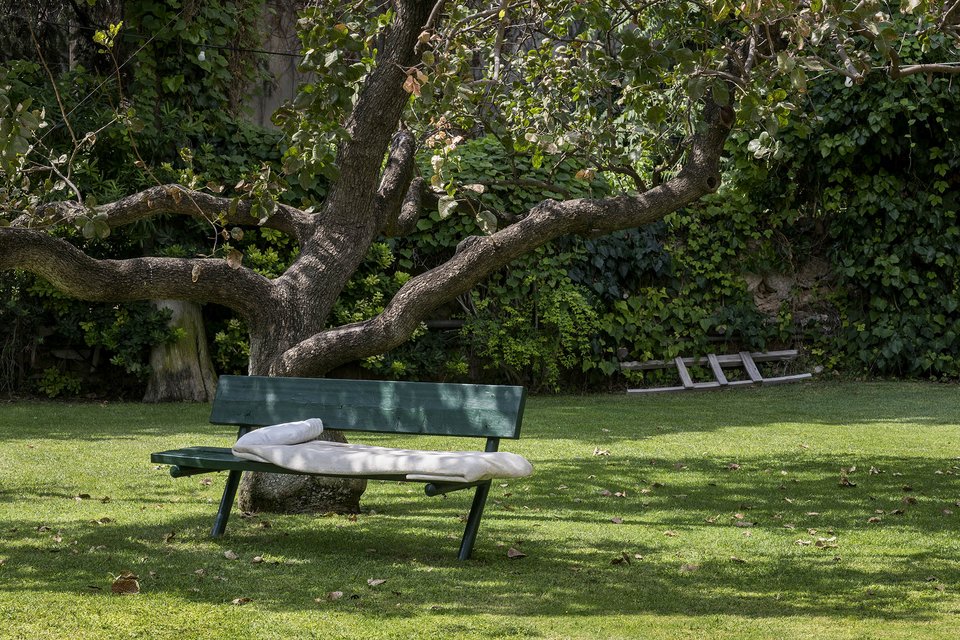 Από την έκθεση Prosaic Origins του Ανδρέα Λόλου στους κήπους της Βρετανικής Αρχαιολογικής Σχολής