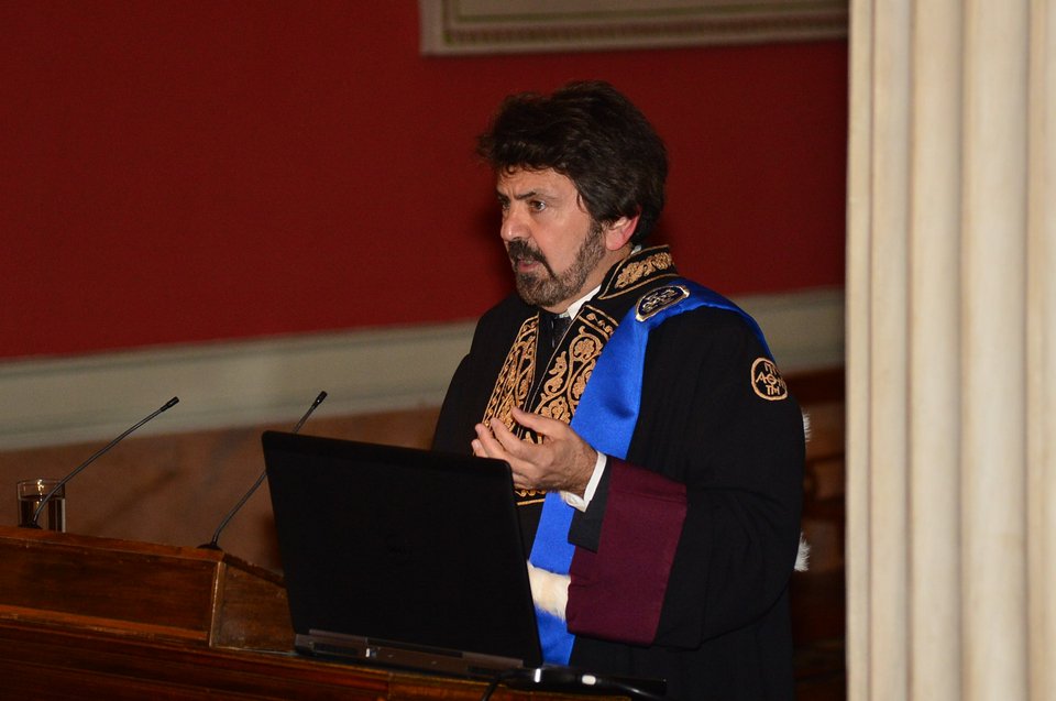  Επίτιμος διδάκτορας της Ιατρικής Σχολής του ΕΚΠΑ ο καθηγητής Νίκος Λογοθέτης  