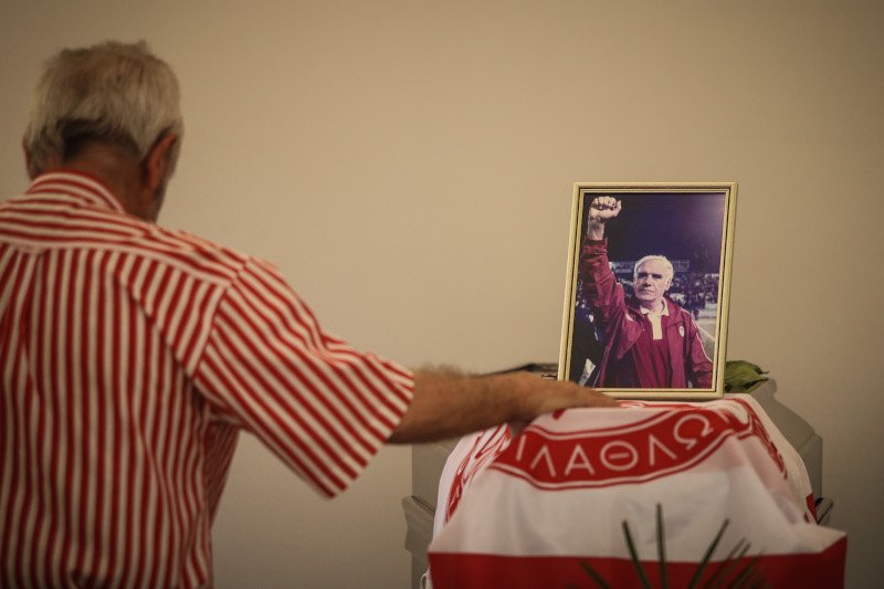 Κηδεία Νίκου Αλέφαντου