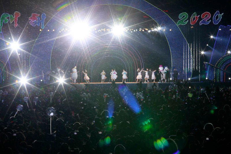 Με συναυλία στο κέντρο της Πιονγκγιάνγκ υποδέχτηκαν οι Βορειοκορεάτες το νέο έτος