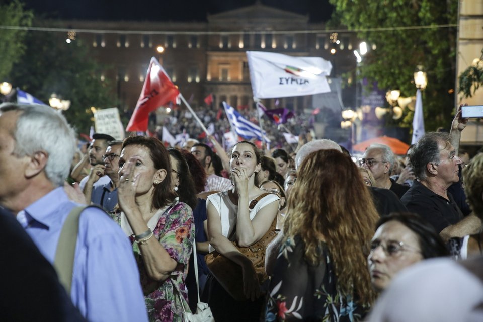 Υποστηρικτές του ΣΥΡΙΖΑ στην κεντρική προεκλογική συγκέντρωση στο Σύνταγμα