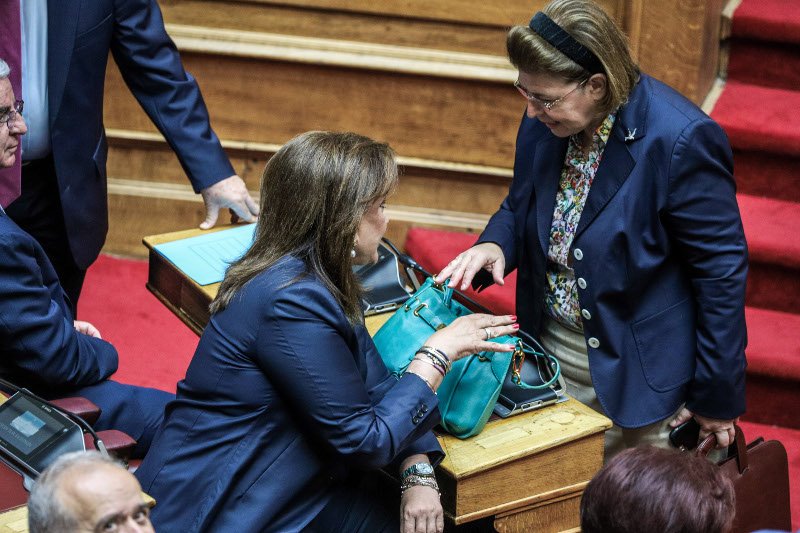 Ντόρα Μπακογιάννη, Λίνα Μενδώνη