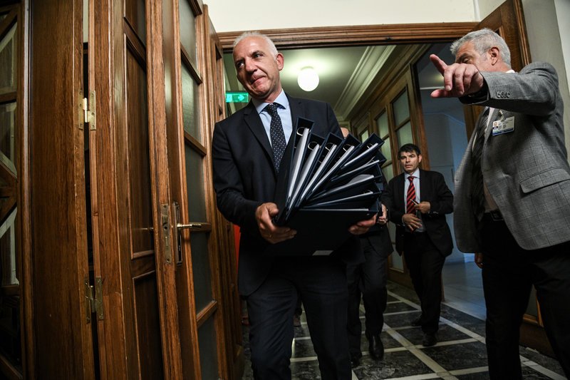 Τα 9 πρώτα ντοσιέ φθάνουν στο υπουργικό Συμβούλιο
