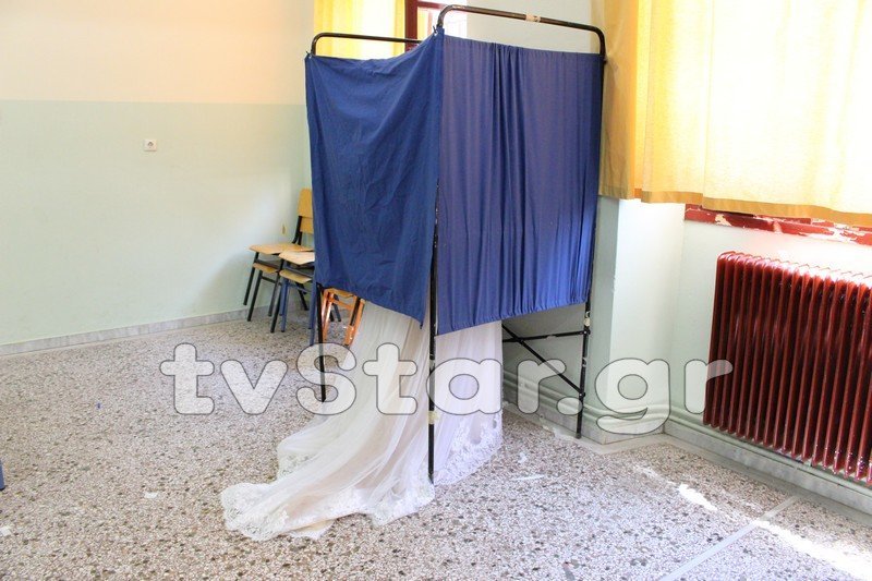 Η νύφη πίσω από το παραβάν