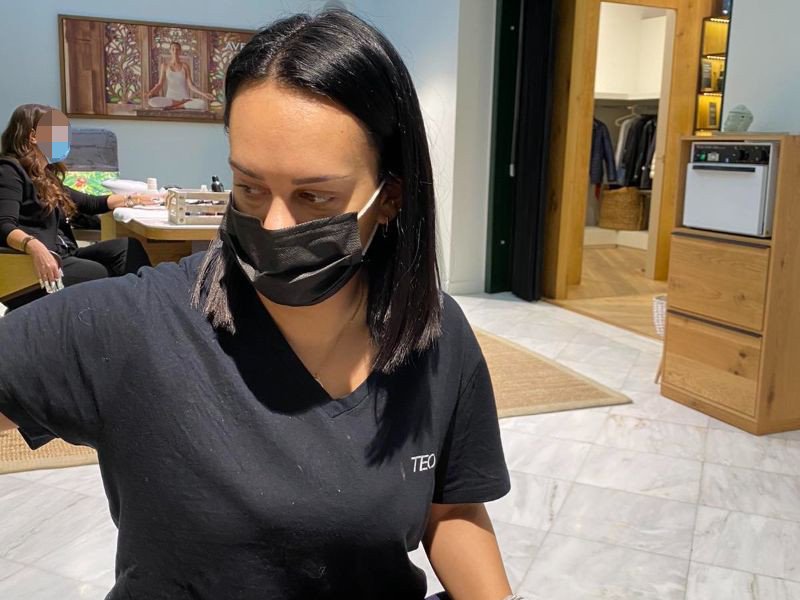 «Έχουμε ραντεβού μέχρι το βράδυ αλλά και για τις επόμενες ημέρες», λέει η Σύλβια που εργάζεται εκεί.