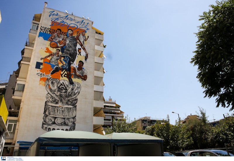 Τα γκράφιτι για τον Γιάννη Αντετοκούνμπο στα Σεπόλια/ Φωτογραφία: INTIME NEWS