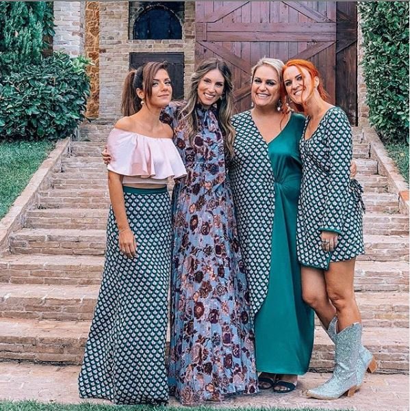 Η Αθηνά Οικονομάκου με τις τρεις νονές και πολύ καλές φίλες της Βάσω Λασκαράκη, Νικόλ Παναγιώτου και Εύη Πρεβενά