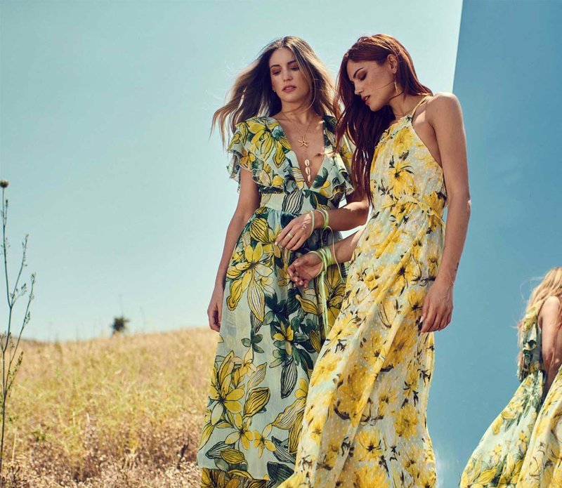 Αθηνά Οικονομάκου και Μαίρη Συνατσάκη floral φορέματα