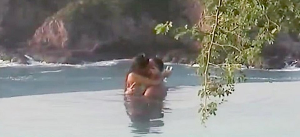 Φωτογραφία που συνόδευε τα δημοσιεύματα ότι η Οξάνα Βοεβοντίνα είχε λάβει μέρος σε ριάλιτι κι έκανε σεξ με διαγωνιζόμενο σε πισίνα