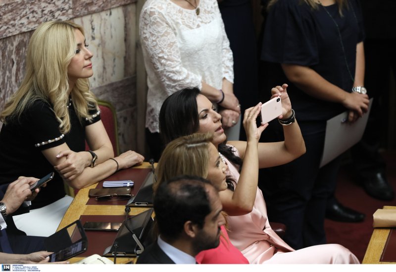 Θύμα της μόδας των σέλφι και η Ολγα Κεφαλογιάννη