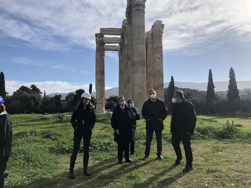 λινα μενδωνη