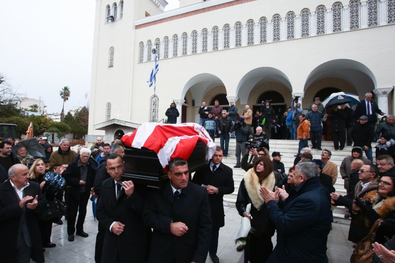 Το τελευταίο χειροκρότημα για τον μεγάλο Ηλία Ρωσίδη