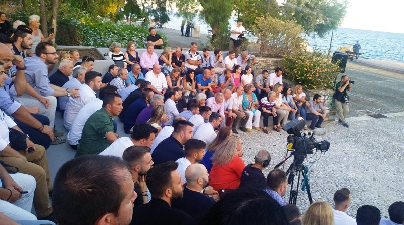 Οι πολίτες του Βόλου στην προεκλογική ομιλία του Κυριάκου Μητσοτάκη / Φωτογραφία: magnesianews.gr