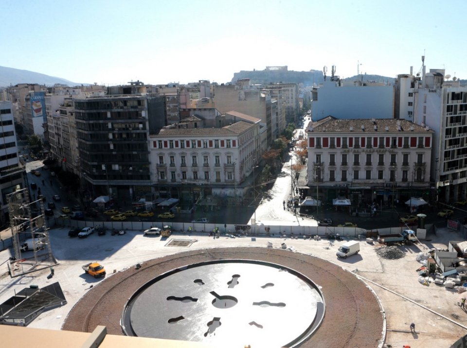 Αποψη προς την Αθηνάς (στο βάθος η Ακρόπολη)