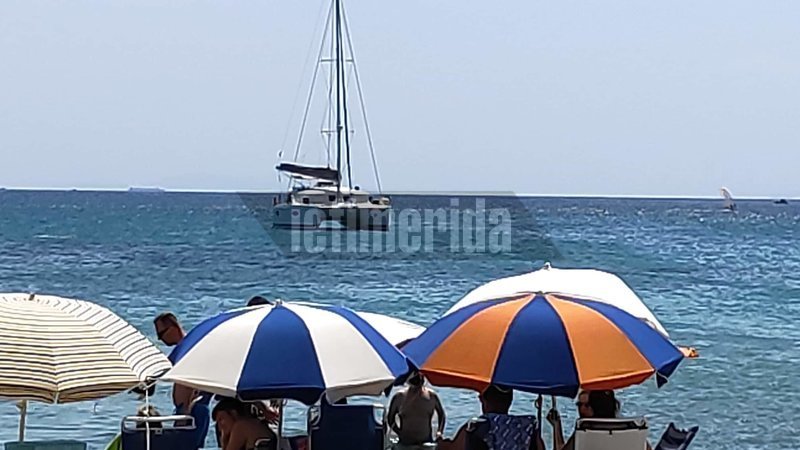 Ομπρέλες σε παραλίες