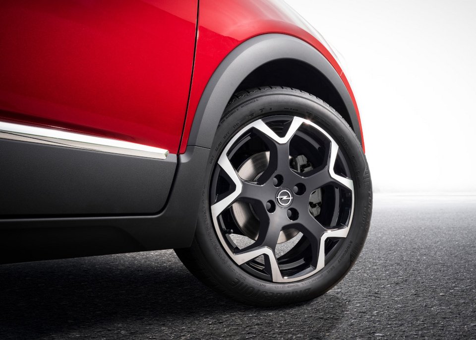 Η Opel ανανεώνει το Crossland