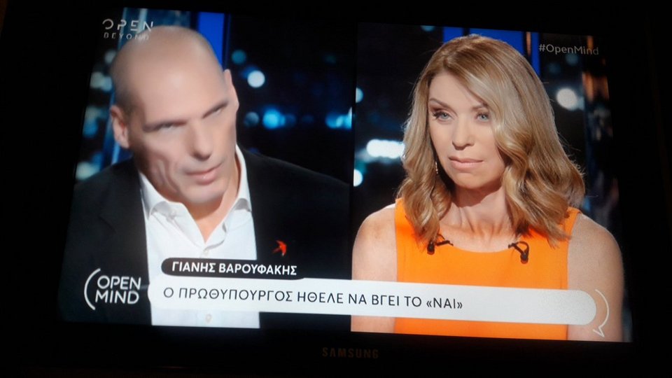 Στιγμιότυπο από την συνέντευξη Βαρουφάκη στην Ελλη Στάη