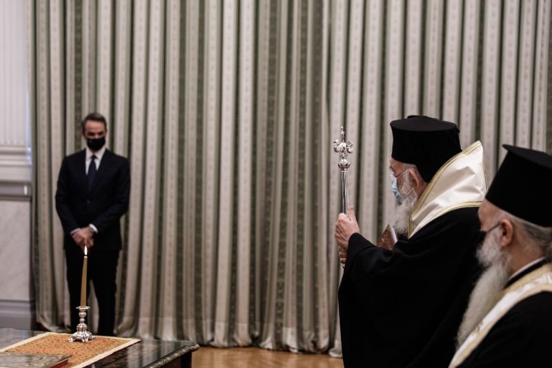 Κυριάκος Μητσοτάκης και Ιερώνυμος είχαν σύντομο τετ α τετ μετά το πέρας της ορκωμοσίας του πρώτου γκρουπ υπουργών