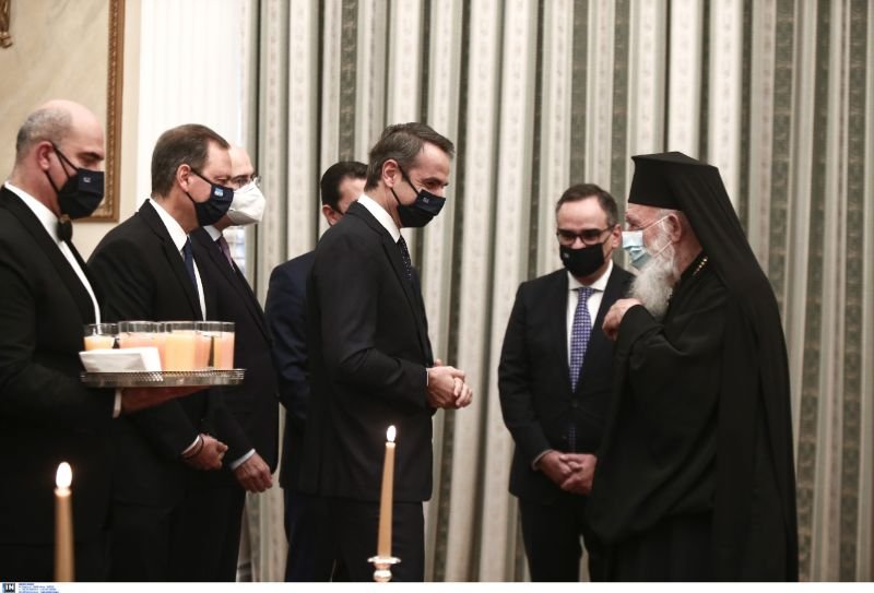 Και μάλιστα, η συζύτησή τους συνεχίστηκε και δημοσίως