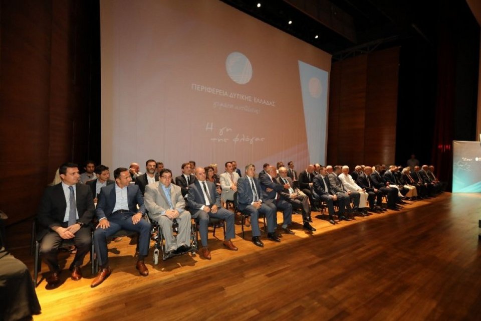 Στιγμιότυπο από την ορκωμοσία του Νεκτάριου Φαρμάκη ως Περιφερειάρχη Δυτικής Ελλάδος