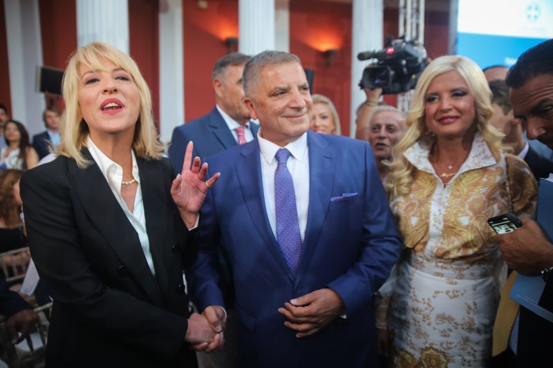 Ο Γιώργος Πατούλης με την τέως περιφερειάρχη Ρένα Δούρου και την σύζυγό του Μαρίνα